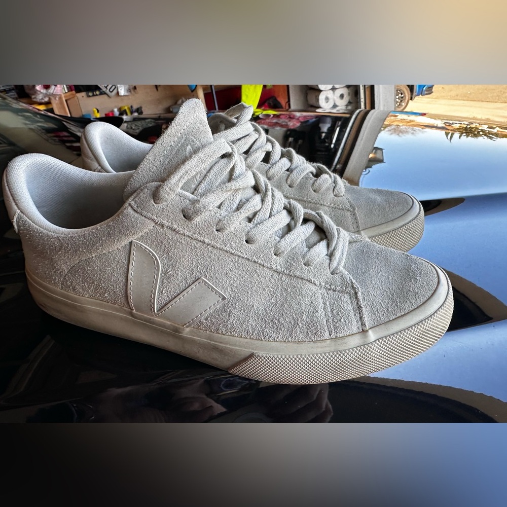 Veja Campo suede size 8